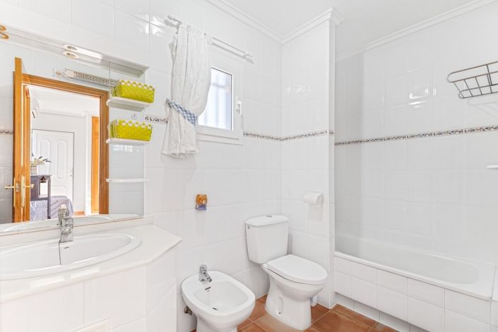 Image No.41-3 Bed House for sale