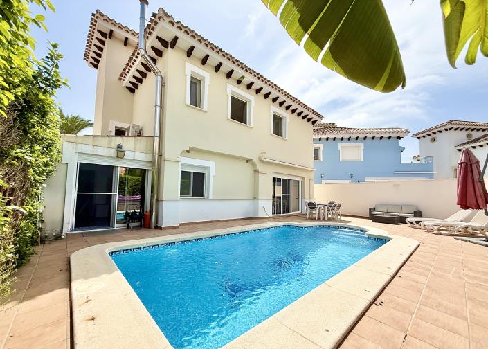 Image No.3-4 Bed Villa / Detached for sale