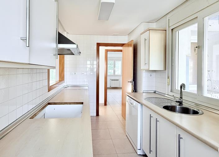 Image No.12-3 Bed Villa / Detached for sale