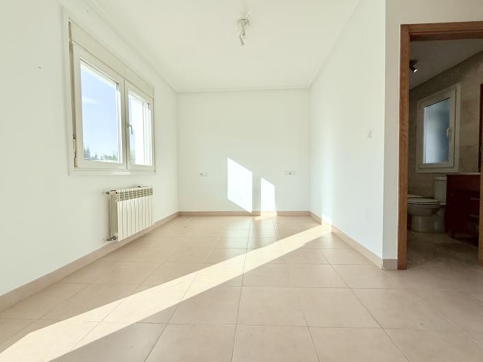 Image No.21-3 Bed Villa / Detached for sale