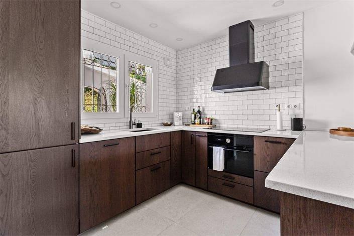 Image No.11-2 Bed Property for sale