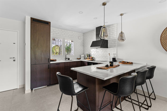 Image No.12-2 Bed Property for sale