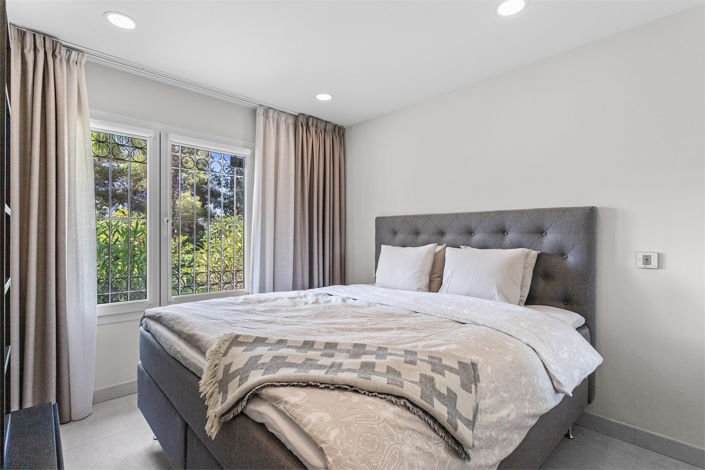 Image No.17-2 Bed Property for sale