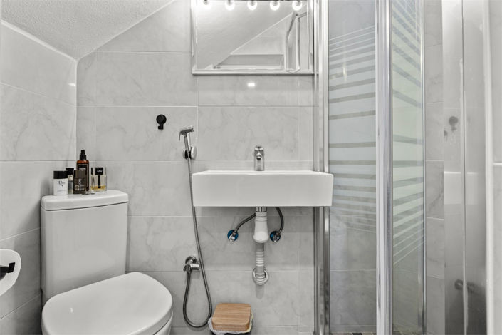 Image No.22-2 Bed Property for sale