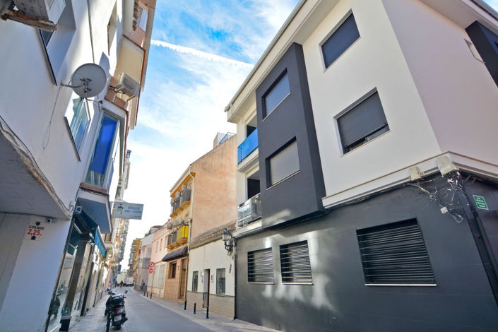 Image No.17-2 Bed Property for sale