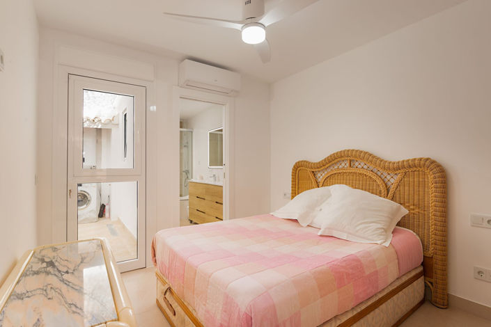 Image No.14-2 Bed Townhouse for sale