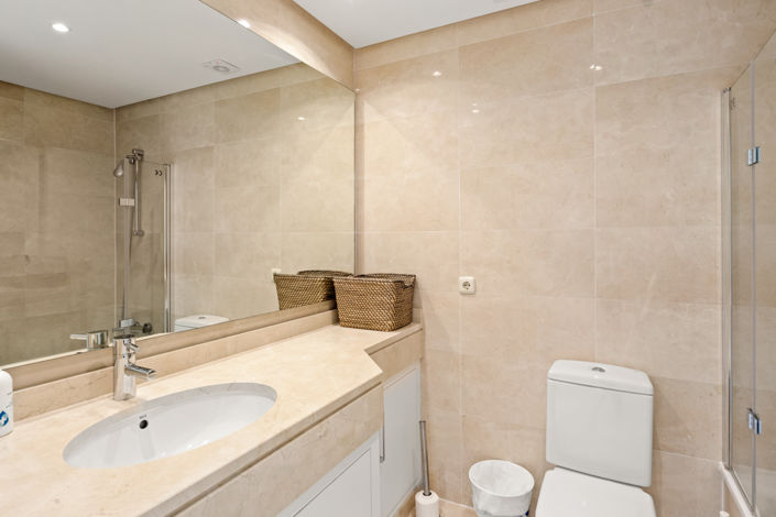 Image No.12-2 Bed Property for sale