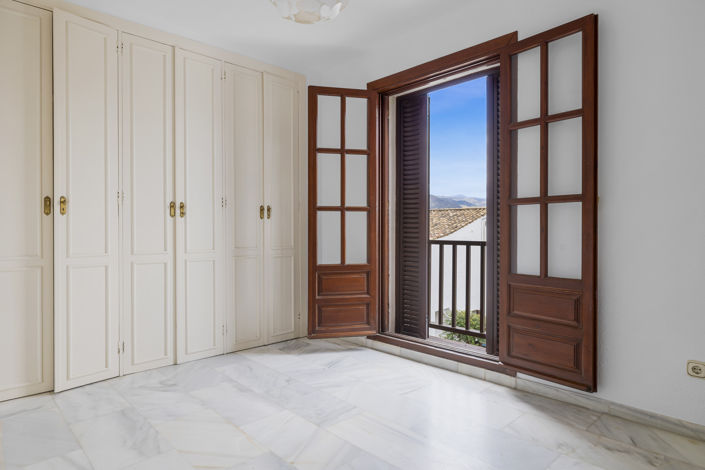 Image No.10-2 Bed Townhouse for sale