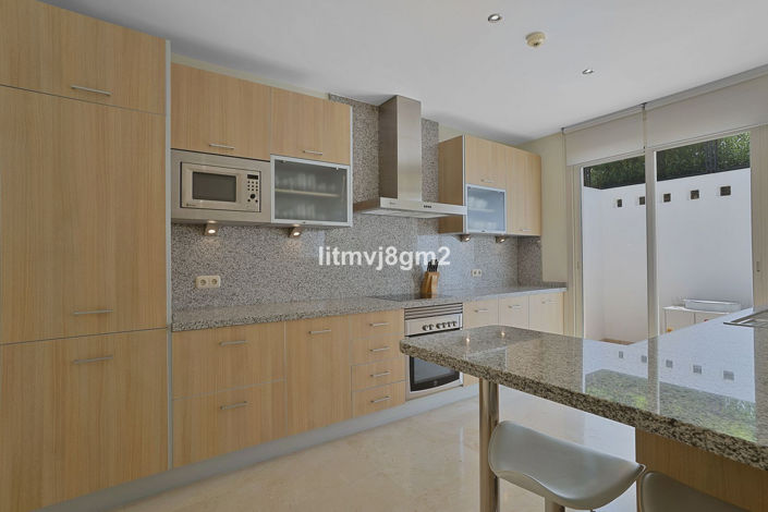 Image No.8-3 Bed House for sale