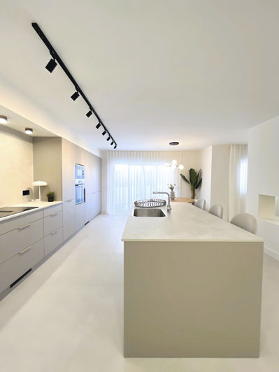 Image No.9-3 Bed Property for sale