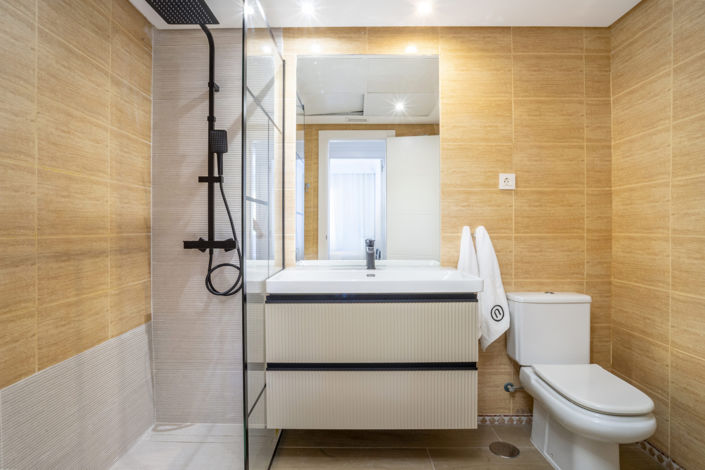 Image No.18-2 Bed Property for sale