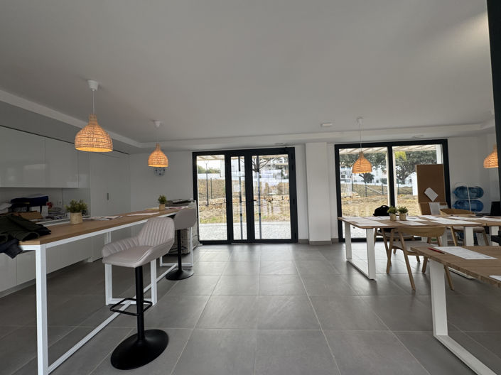 Image No.24-3 Bed Apartment for sale