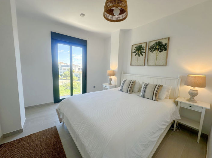 Image No.20-3 Bed Property for sale