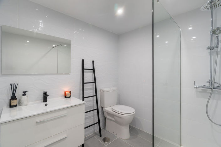 Image No.13-2 Bed Townhouse for sale