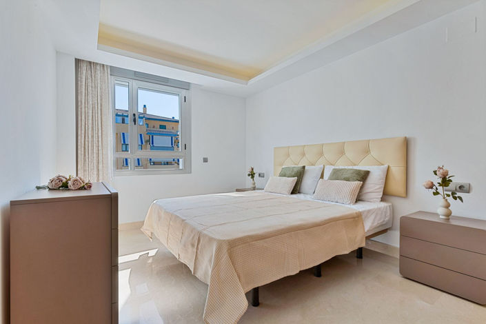 Image No.8-3 Bed Property for sale