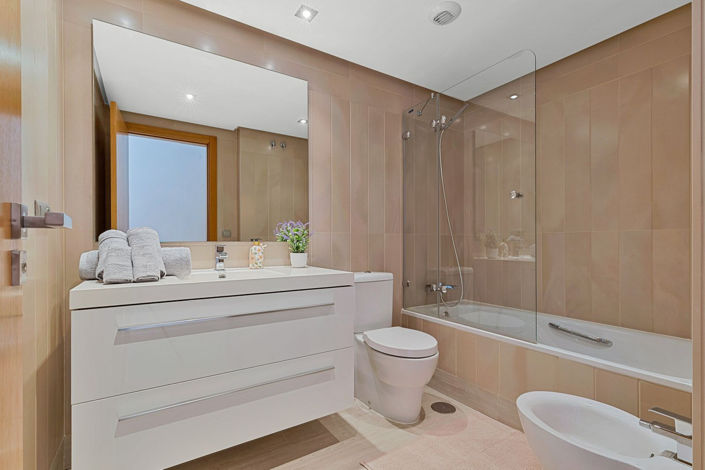 Image No.9-3 Bed Property for sale