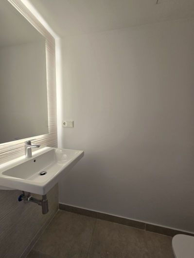 Image No.11-3 Bed House for sale