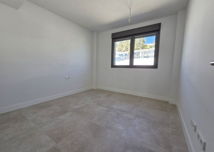 Image No.17-3 Bed House for sale