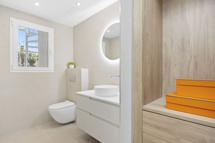 Image No.16-3 Bed Property for sale