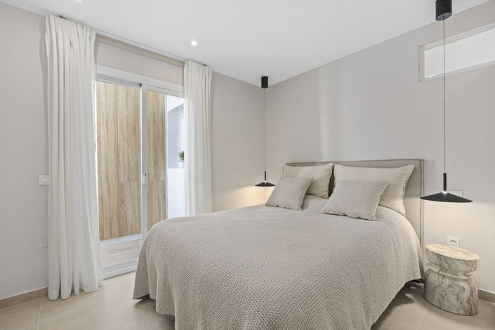 Image No.20-3 Bed Property for sale