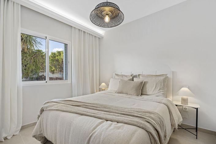 Image No.21-3 Bed Property for sale