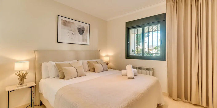 Image No.20-3 Bed Property for sale