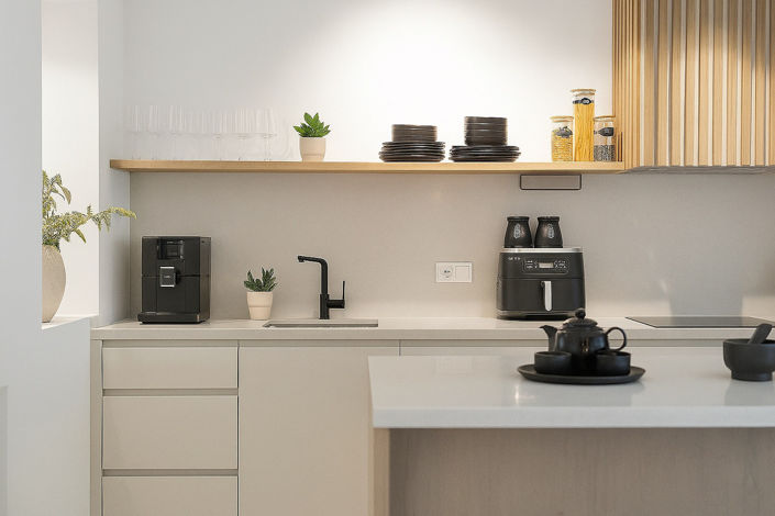 Image No.10-2 Bed Property for sale