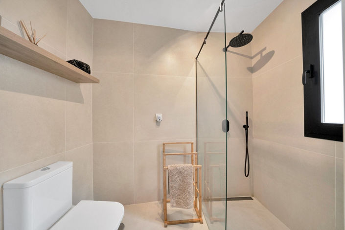 Image No.16-2 Bed Property for sale