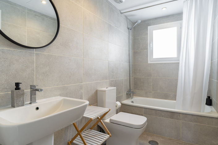 Image No.17-3 Bed Property for sale