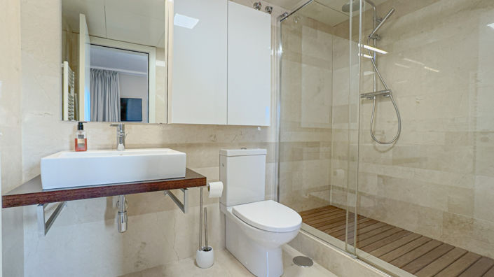 Image No.10-2 Bed Property for sale