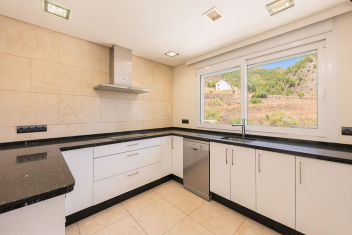 Image No.9-4 Bed Villa for sale