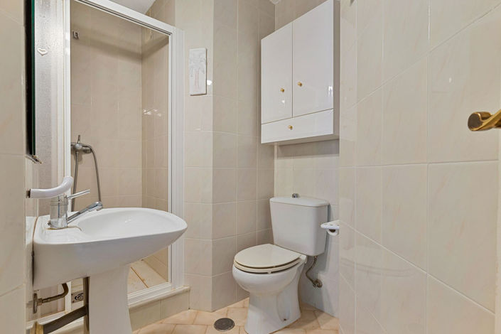 Image No.15-2 Bed Property for sale