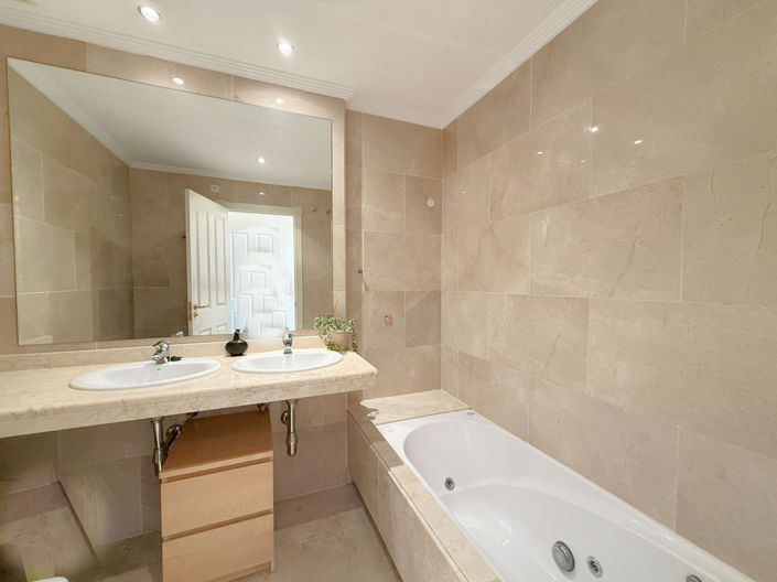 Image No.20-2 Bed Apartment for sale