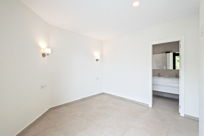 Image No.20-2 Bed Apartment for sale