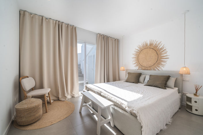 Image No.10-2 Bed Property for sale