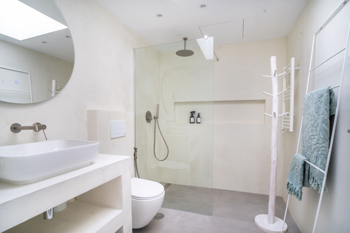 Image No.12-2 Bed Property for sale