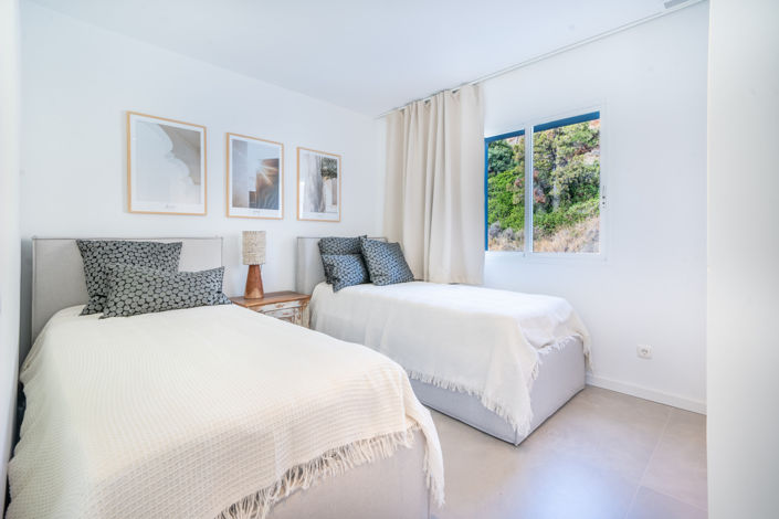 Image No.14-2 Bed Property for sale