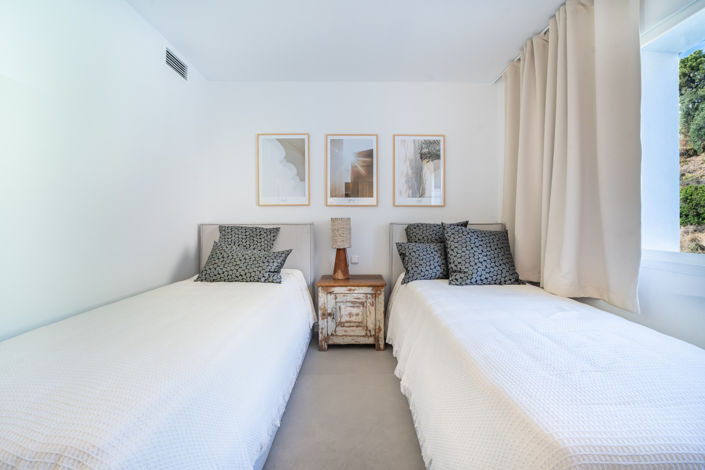 Image No.15-2 Bed Property for sale