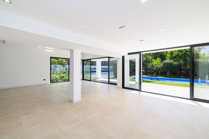 Image No.9-4 Bed Villa for sale