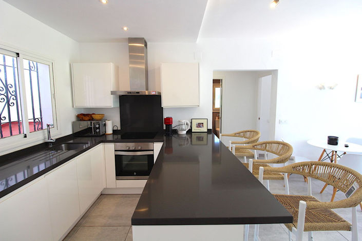 Image No.11-2 Bed Property for sale