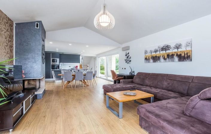 Image No.11-4 Bed Property for sale