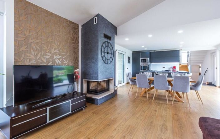 Image No.12-4 Bed Property for sale