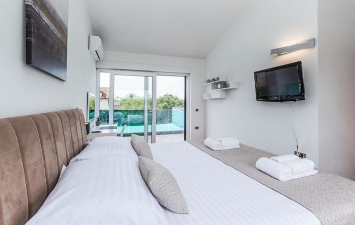 Image No.16-4 Bed Property for sale