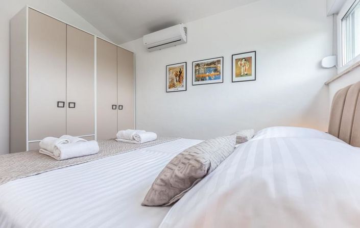 Image No.18-4 Bed Property for sale