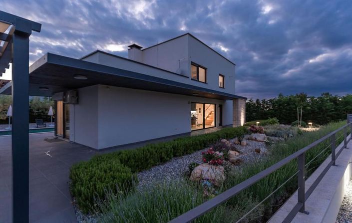 Image No.2-4 Bed Property for sale