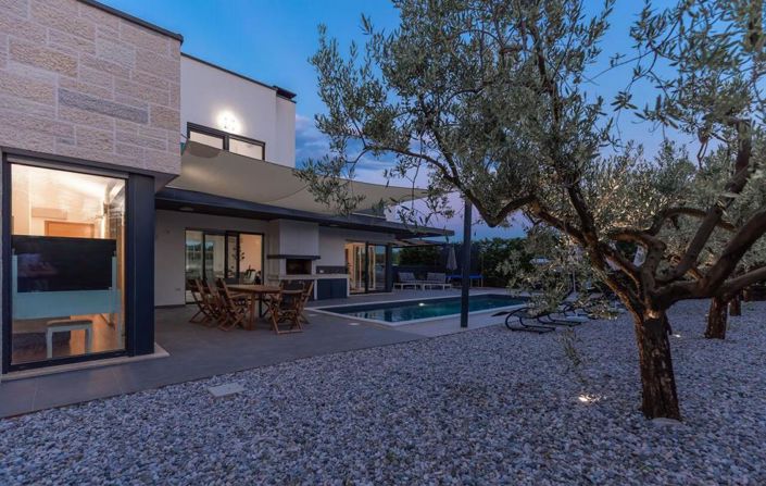 Image No.9-4 Bed Property for sale