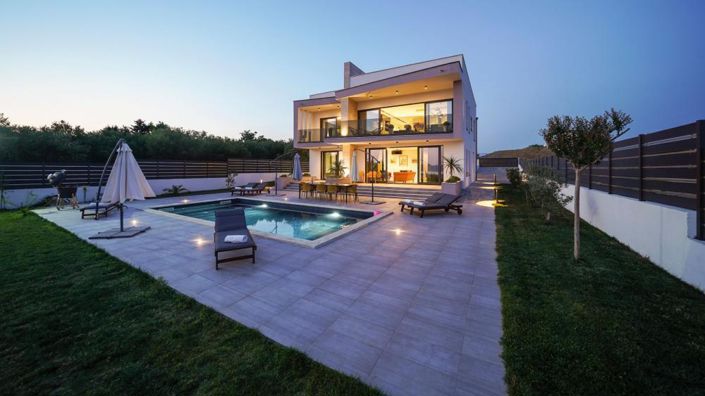 Image No.1-5 Bed Property for sale