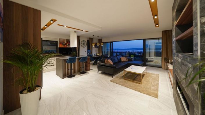 Image No.14-5 Bed Property for sale