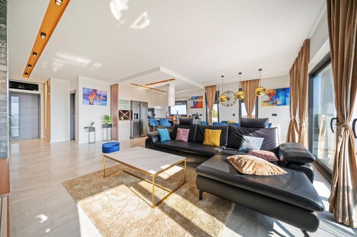 Image No.19-5 Bed Property for sale