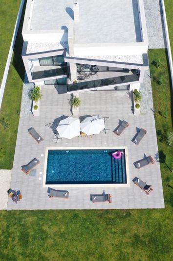 Image No.3-5 Bed Property for sale